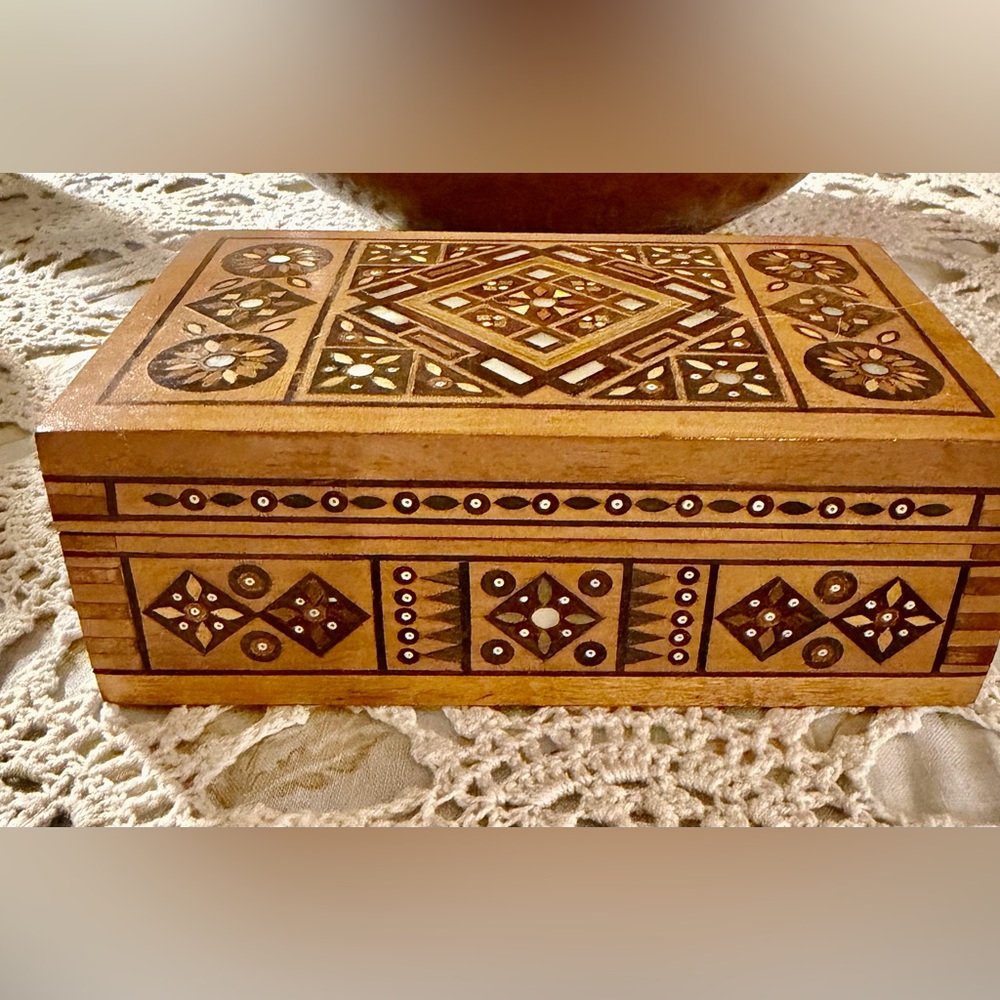 Vintage Damascus micro-mosaic marquetry trinket box